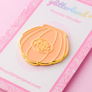 Shell Pocket Doll Compact Needle Minder Magnet