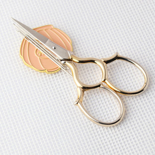 Shell Pocket Doll Compact Needle Minder Magnet
