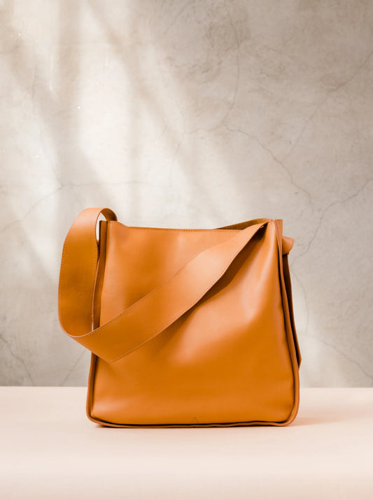 Addison Knotted Tote: Cognac
